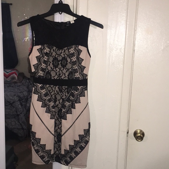 Formal Dress, Form Fitting! GREAT CONDITION - Picture 1 of 5
